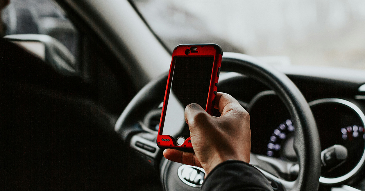 driver distracted by phone in car